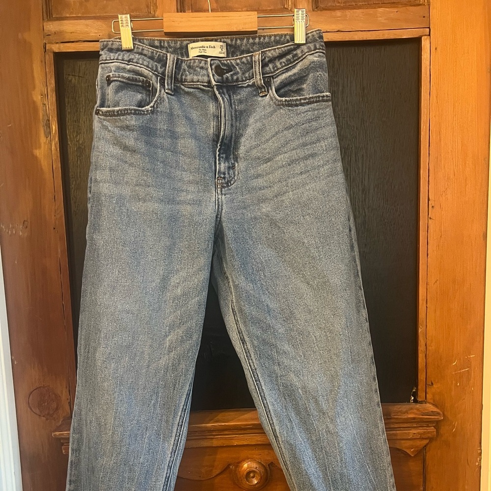 Abercrombie & Fitch Curve Love Mom Jeans SOLD